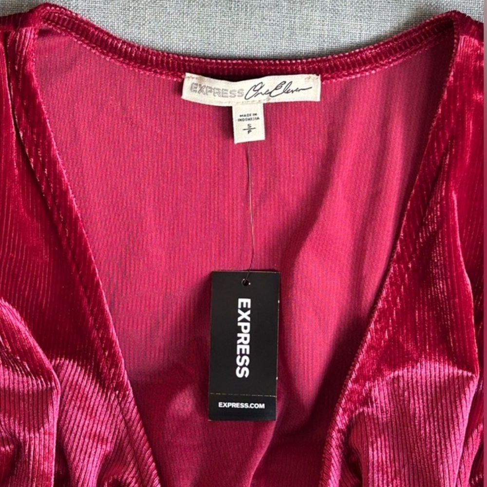 NWT Express Tie Front Velour Wrap Top Burgundy V Neck Size S - Picture 4 of 10